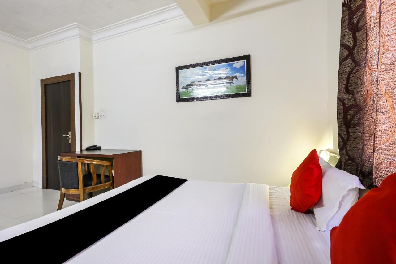 Capital O 3761 Hotel Shree Datta Indore Esterno foto