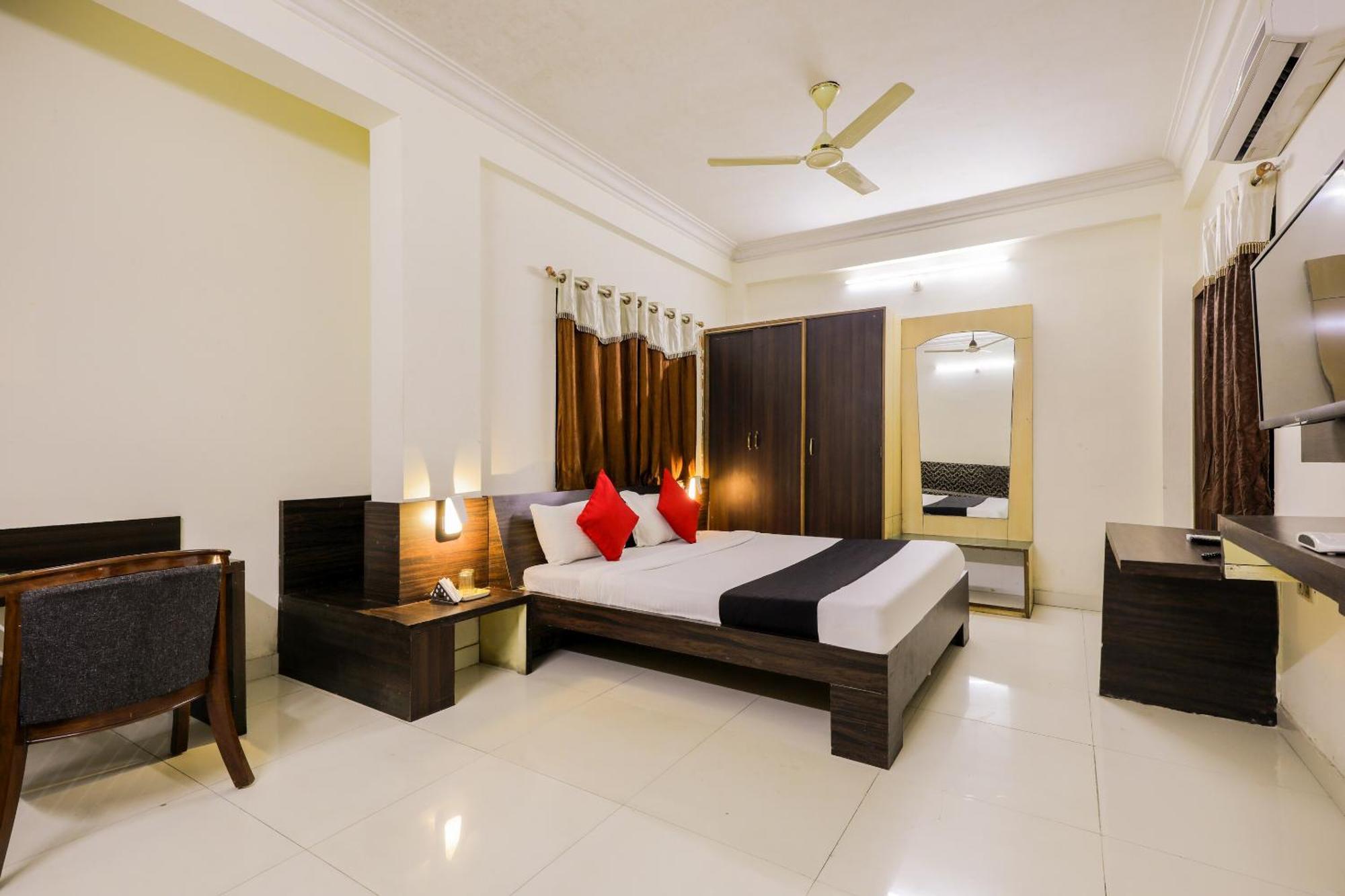 Capital O 3761 Hotel Shree Datta Indore Esterno foto