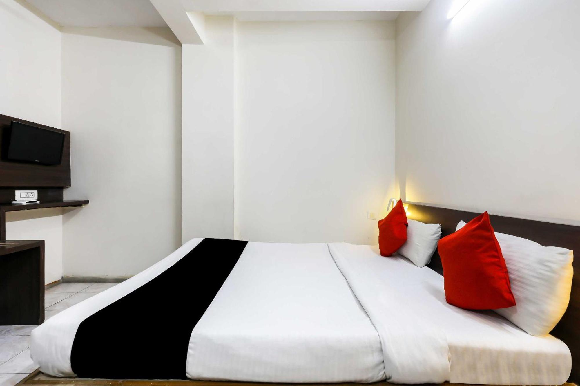 Capital O 3761 Hotel Shree Datta Indore Esterno foto