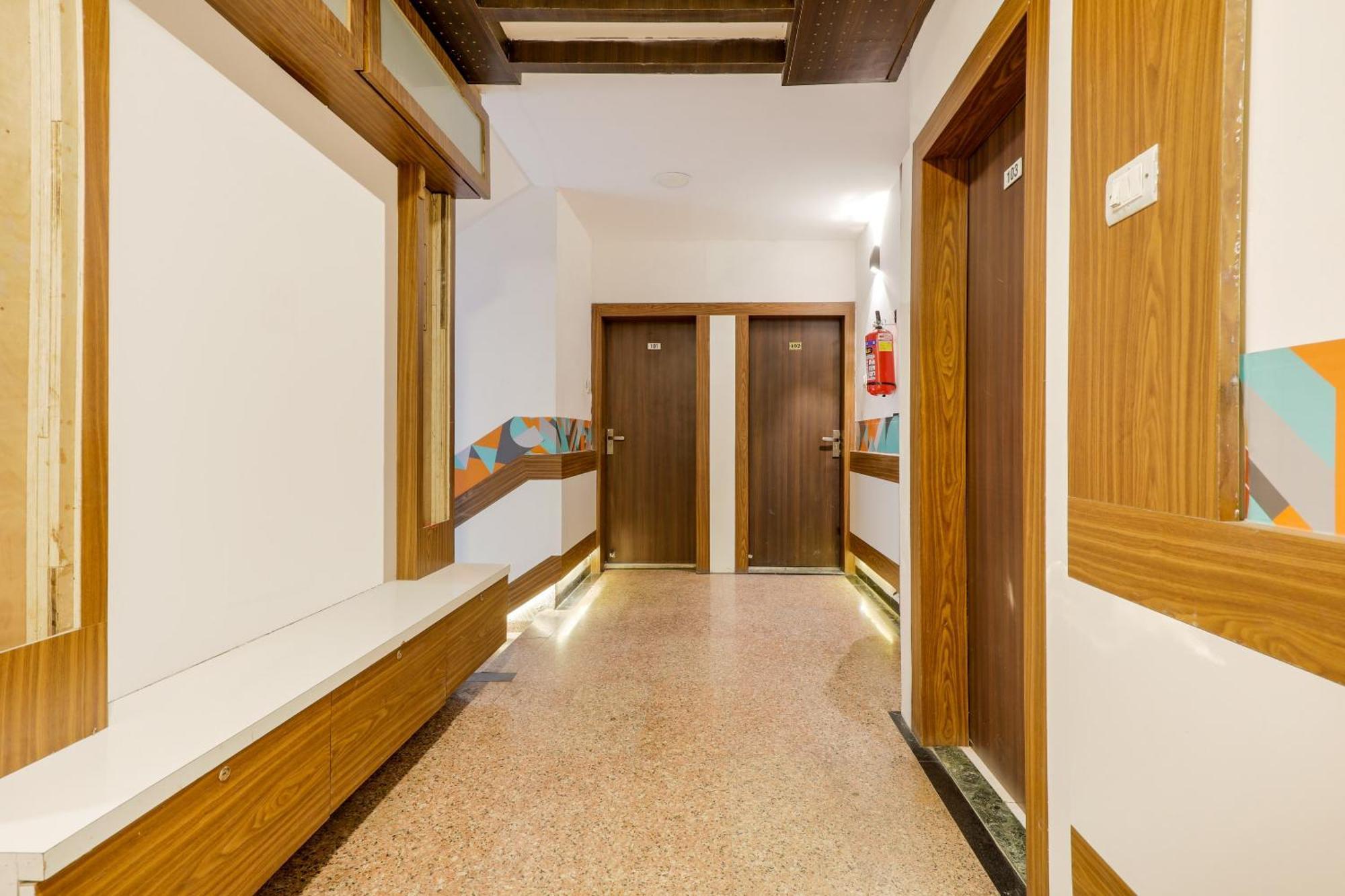 Capital O 3761 Hotel Shree Datta Indore Esterno foto