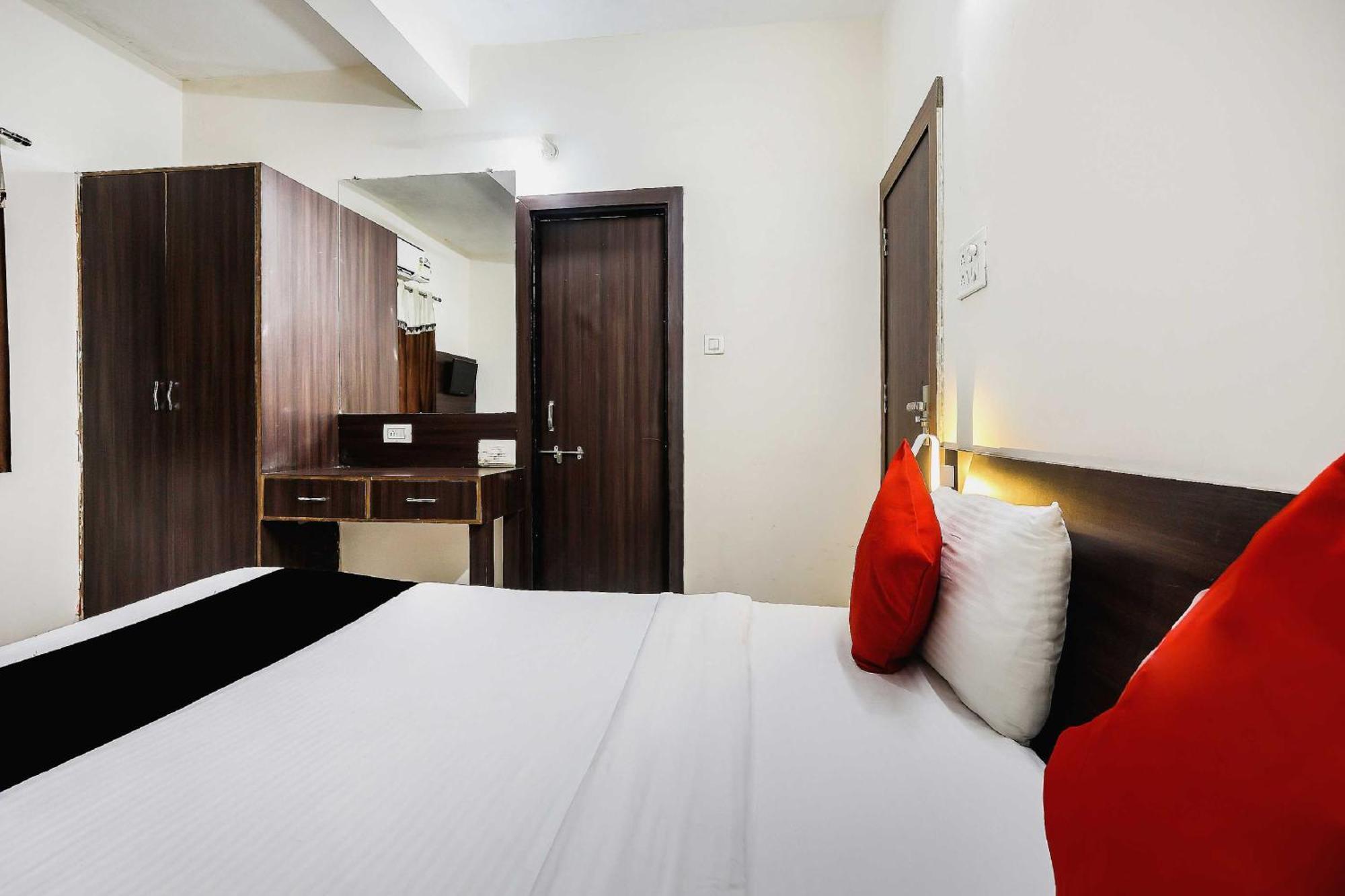 Capital O 3761 Hotel Shree Datta Indore Esterno foto