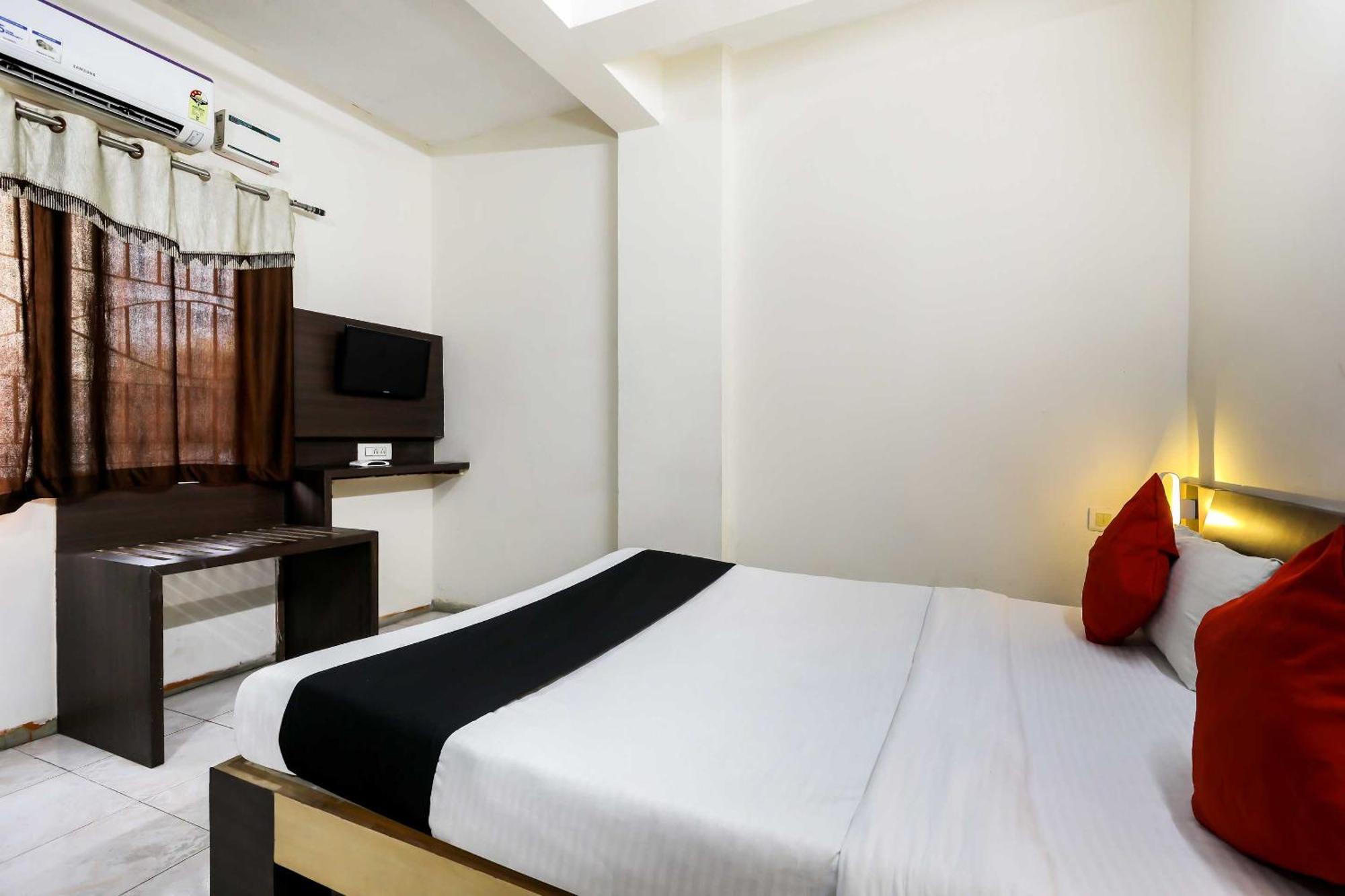 Capital O 3761 Hotel Shree Datta Indore Esterno foto