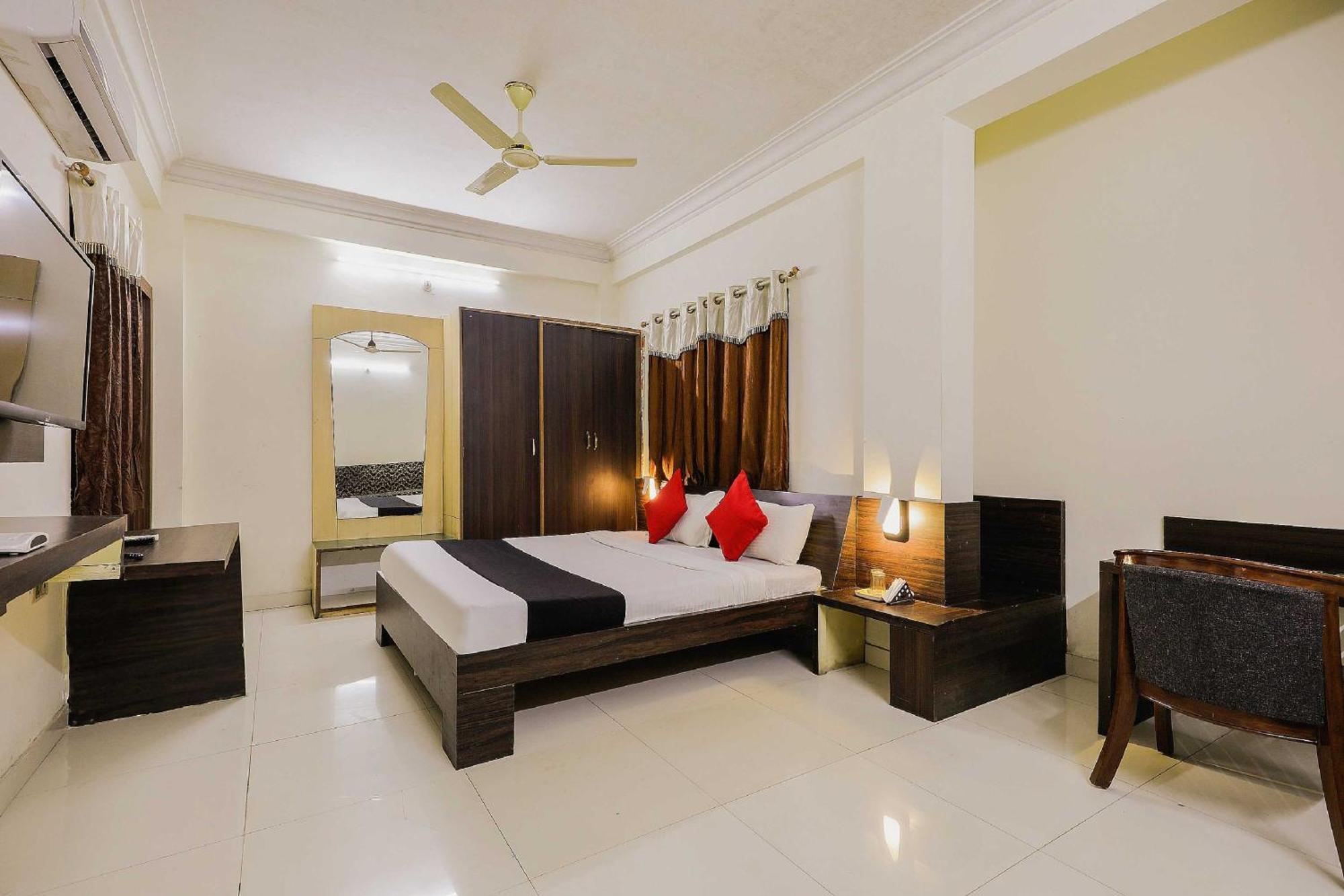 Capital O 3761 Hotel Shree Datta Indore Esterno foto
