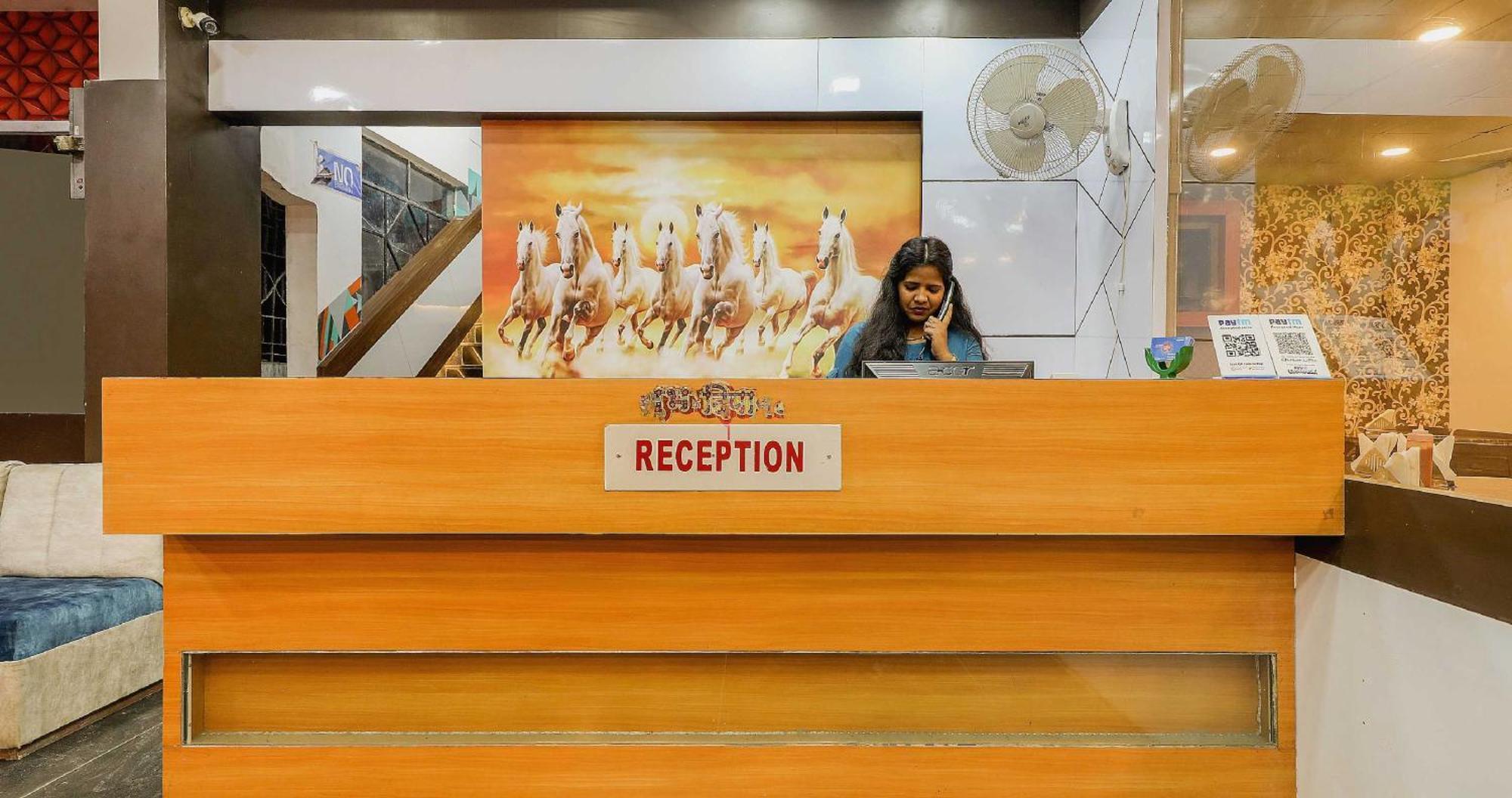 Capital O 3761 Hotel Shree Datta Indore Esterno foto