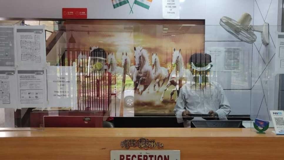 Capital O 3761 Hotel Shree Datta Indore Esterno foto