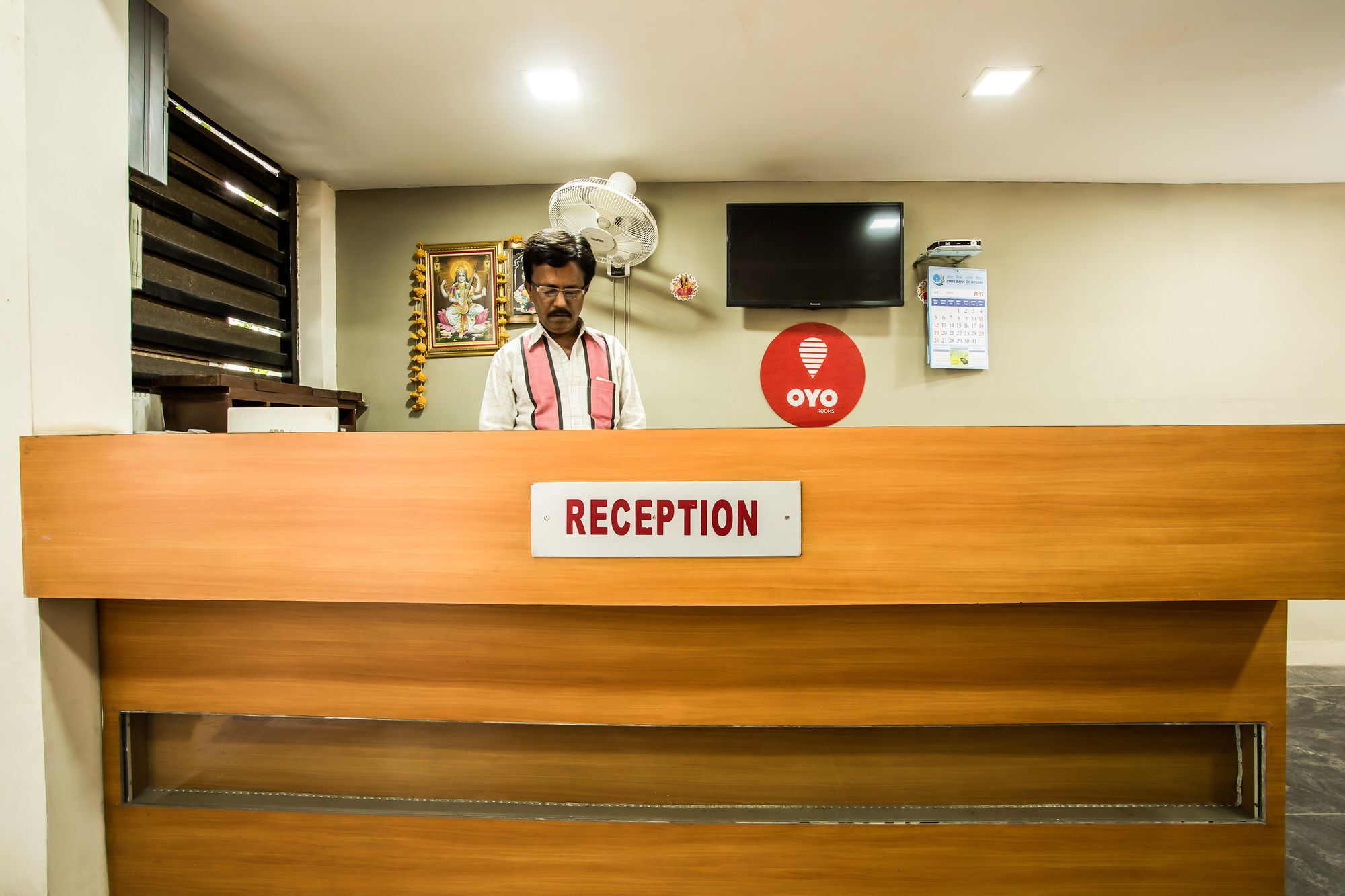 Capital O 3761 Hotel Shree Datta Indore Esterno foto