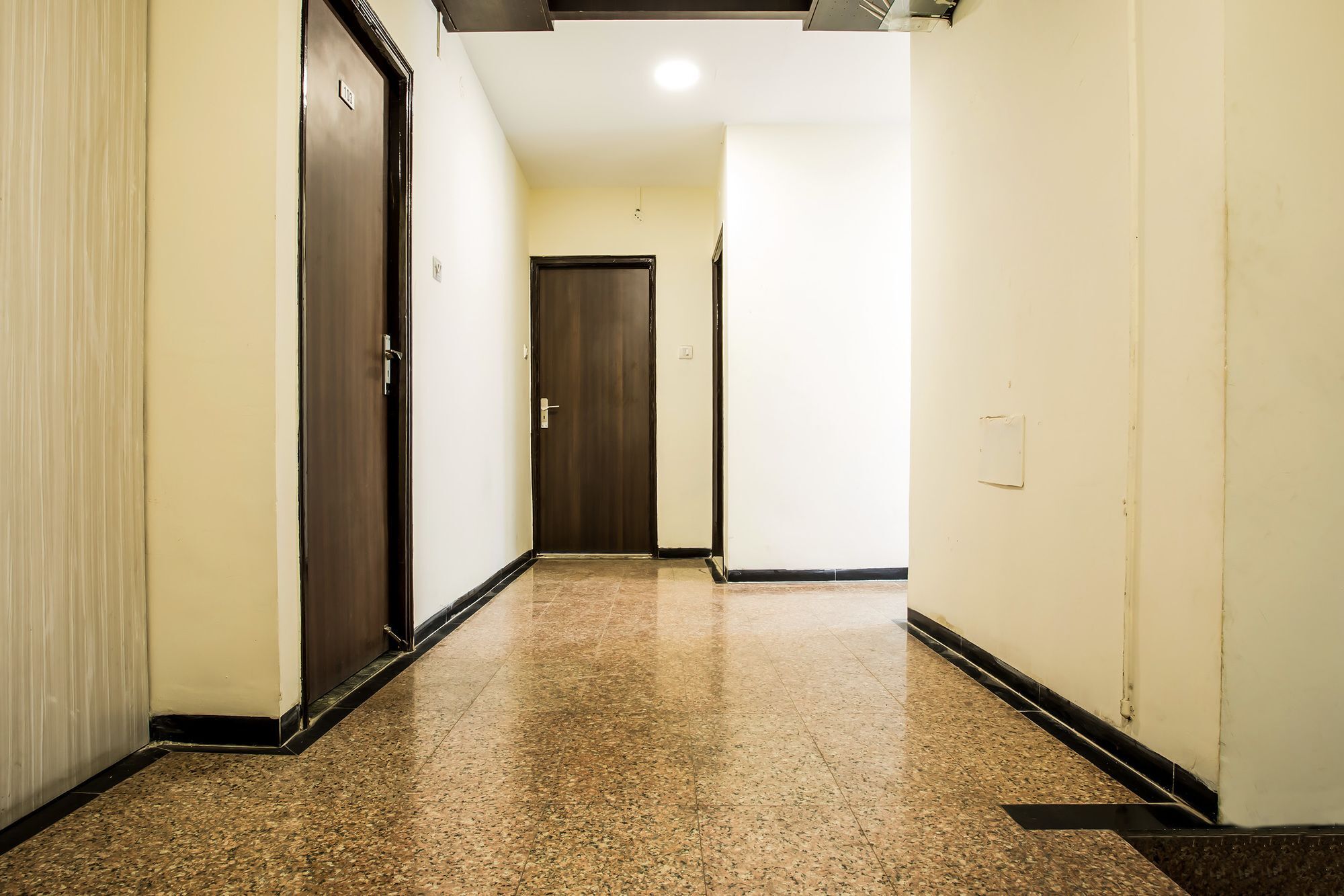 Capital O 3761 Hotel Shree Datta Indore Esterno foto